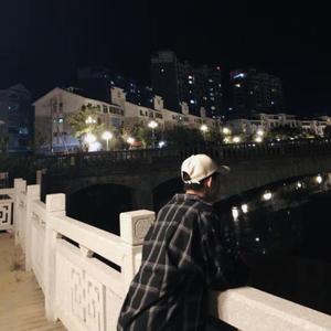 警花在办公室里给局长口交做爱视频
