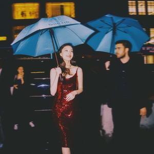 警花在办公室里给局长口交做爱视频
